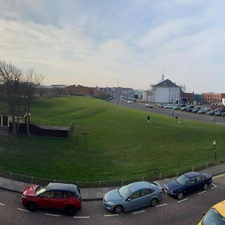 Hightide Seaside Apartment With Beach & Spanish City Views Whitley Bay Exteriör bild