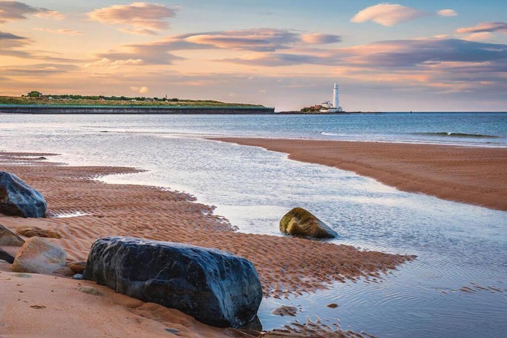 Hightide Seaside Apartment With Beach & Spanish City Views Whitley Bay Exteriör bild